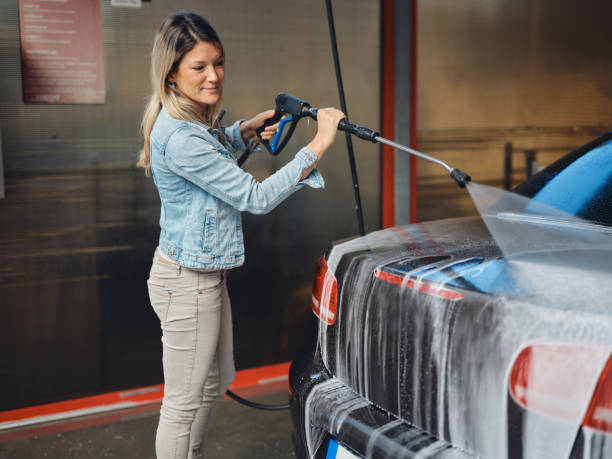 Why Choose Our Certified Pressure Washing Experts for Your Project Needs in Bloomfield Hills, MI?